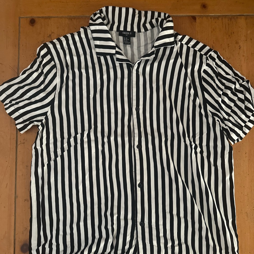 Forever 21 Black and White Casual Button Down Shirt